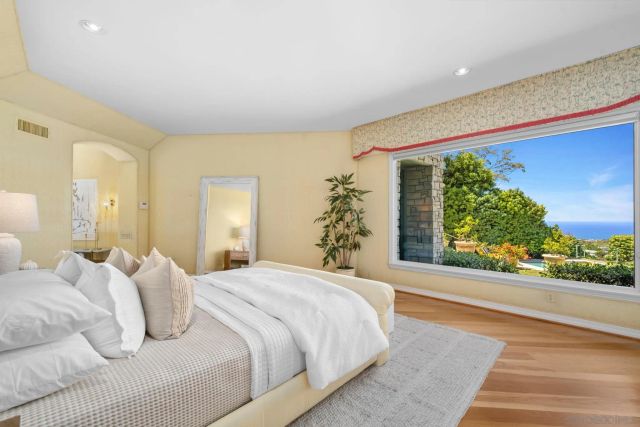 6388 La Jolla Scenic Dr South, La Jolla, CA 92037