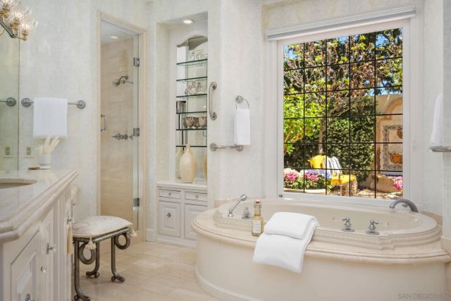 6388 La Jolla Scenic Dr South, La Jolla, CA 92037