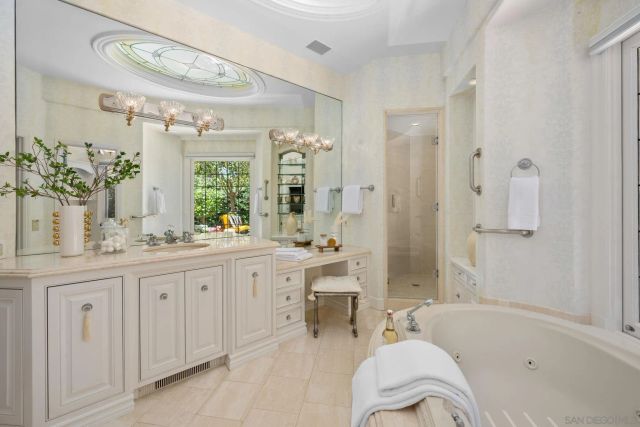 6388 La Jolla Scenic Dr South, La Jolla, CA 92037