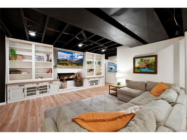 2866 Eagle Cir, Erie, CO 80516
