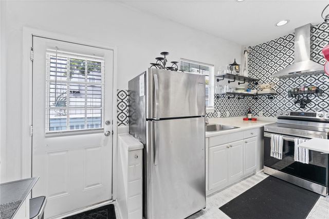914 N 8TH STREET N, St Petersburg, FL 33701