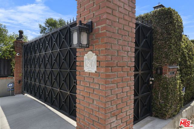 12917 Galewood Street, Studio City, CA 91604