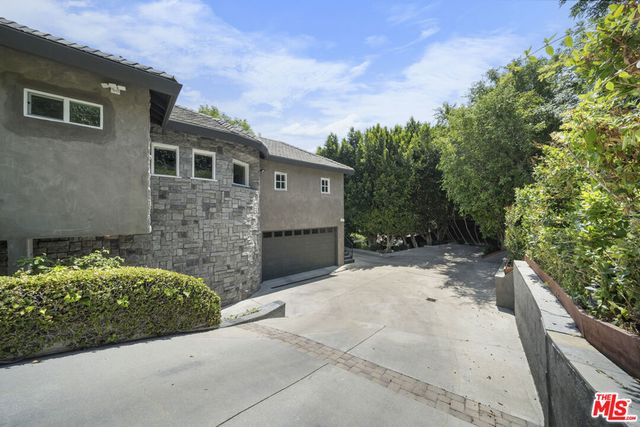 12917 Galewood Street, Studio City, CA 91604