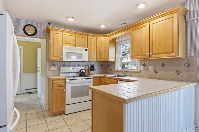 44 Magnolia Street, Westbury, NY 11590