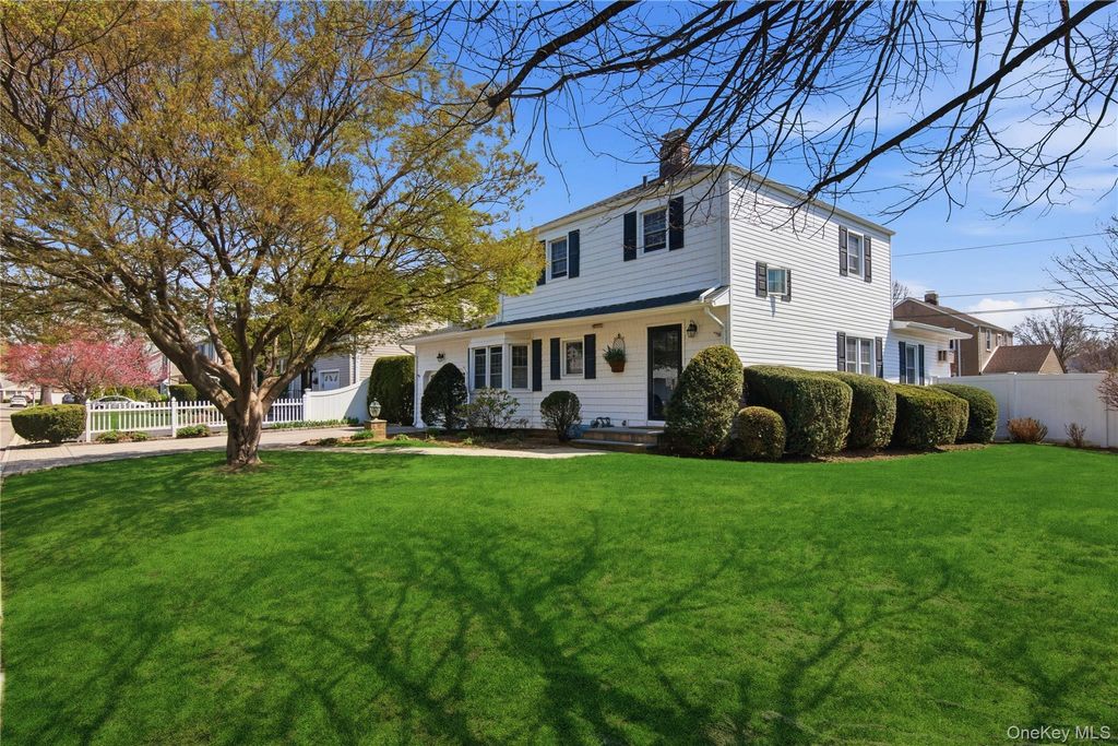 44 Magnolia Street, Westbury, NY 11590