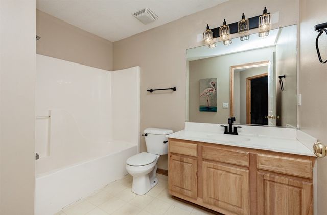 3701 Brook Ridge Court 706, Des Moines, IA 50317