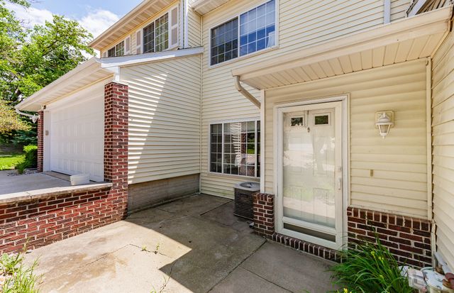 3701 Brook Ridge Court 706, Des Moines, IA 50317