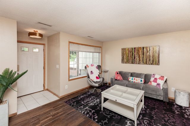 3701 Brook Ridge Court 706, Des Moines, IA 50317