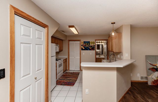 3701 Brook Ridge Court 706, Des Moines, IA 50317