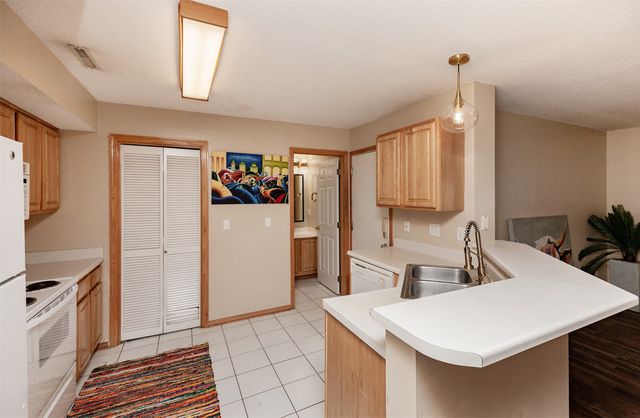3701 Brook Ridge Court 706, Des Moines, IA 50317