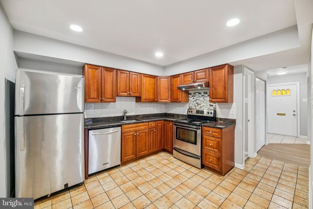 8202 CANNING TER, Greenbelt, MD 20770
