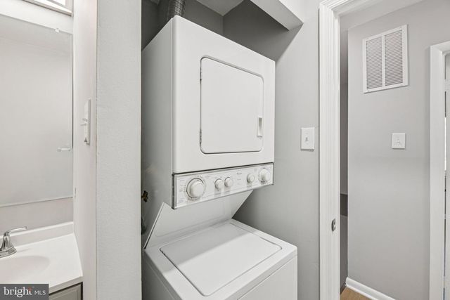 8202 CANNING TER, Greenbelt, MD 20770