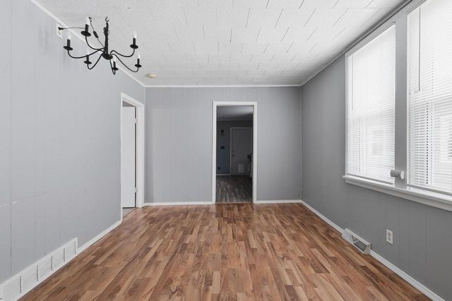 513 SCHOOL AVENUE, Oshkosh, WI 54901