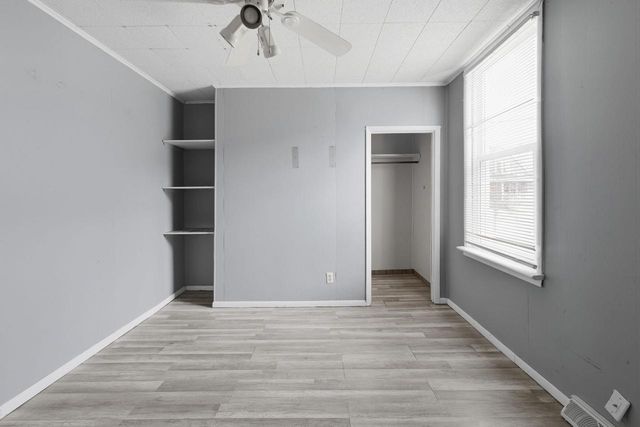 513 SCHOOL AVENUE, Oshkosh, WI 54901