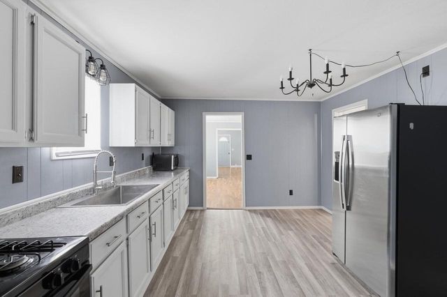 513 SCHOOL AVENUE, Oshkosh, WI 54901