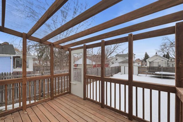 513 SCHOOL AVENUE, Oshkosh, WI 54901