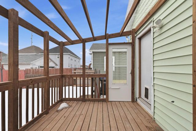 513 SCHOOL AVENUE, Oshkosh, WI 54901