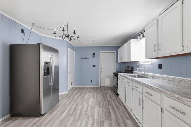 513 SCHOOL AVENUE, Oshkosh, WI 54901