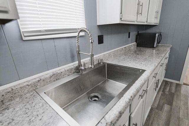 513 SCHOOL AVENUE, Oshkosh, WI 54901