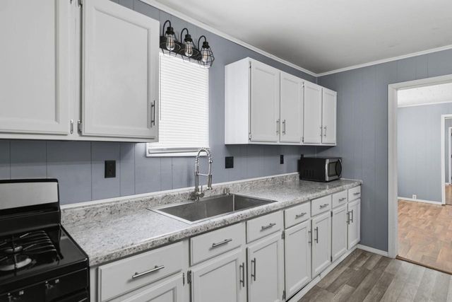 513 SCHOOL AVENUE, Oshkosh, WI 54901