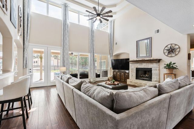 26231 Crown Ranch Boulevard, Montgomery, TX 77316