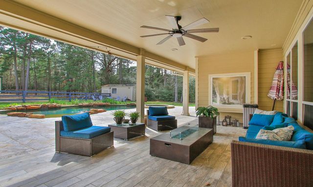 26231 Crown Ranch Boulevard, Montgomery, TX 77316