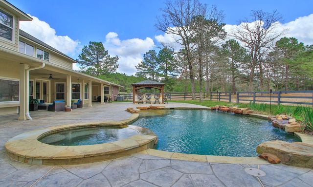 26231 Crown Ranch Boulevard, Montgomery, TX 77316