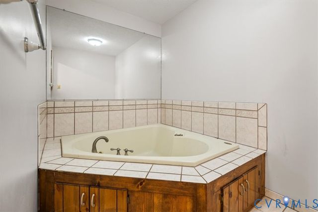 11323 Uhrich Ln, North Prince George, VA 23860