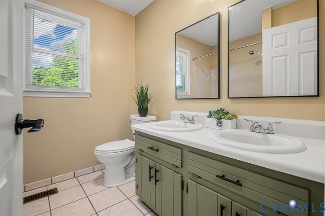 11323 Uhrich Ln, North Prince George, VA 23860