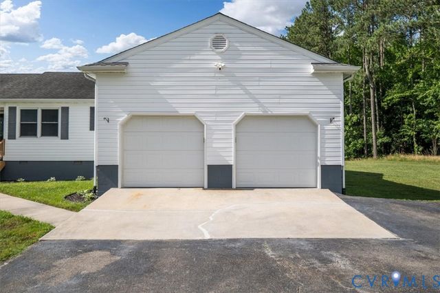 11323 Uhrich Ln, North Prince George, VA 23860