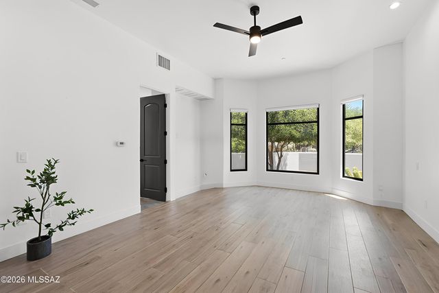 109 E Loch Lomond Place, Oro Valley, AZ 85737
