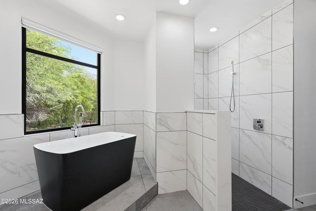 109 E Loch Lomond Place, Oro Valley, AZ 85737