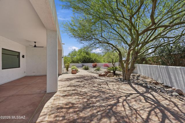 109 E Loch Lomond Place, Oro Valley, AZ 85737