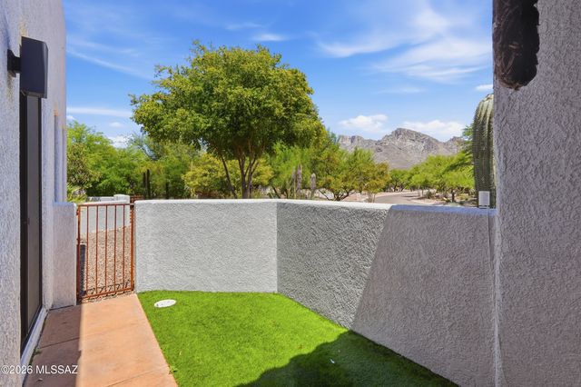 109 E Loch Lomond Place, Oro Valley, AZ 85737