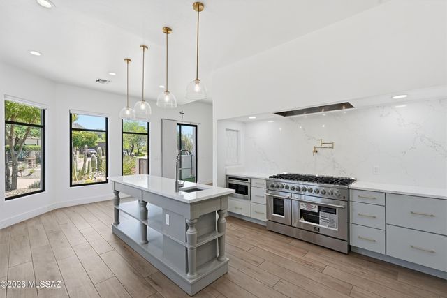 109 E Loch Lomond Place, Oro Valley, AZ 85737