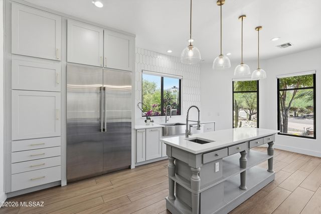 109 E Loch Lomond Place, Oro Valley, AZ 85737