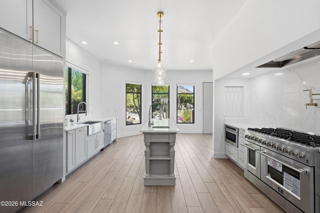 109 E Loch Lomond Place, Oro Valley, AZ 85737