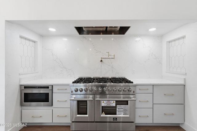 109 E Loch Lomond Place, Oro Valley, AZ 85737