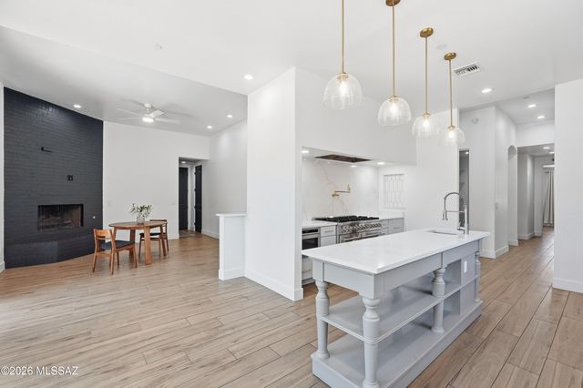 109 E Loch Lomond Place, Oro Valley, AZ 85737