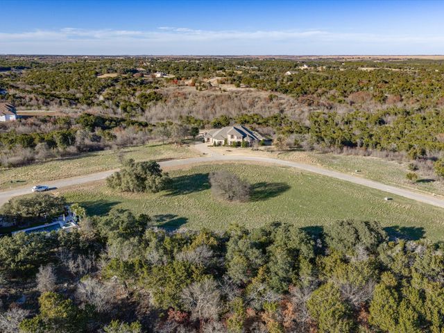 8524 Crichton Court, Cleburne, TX 76033