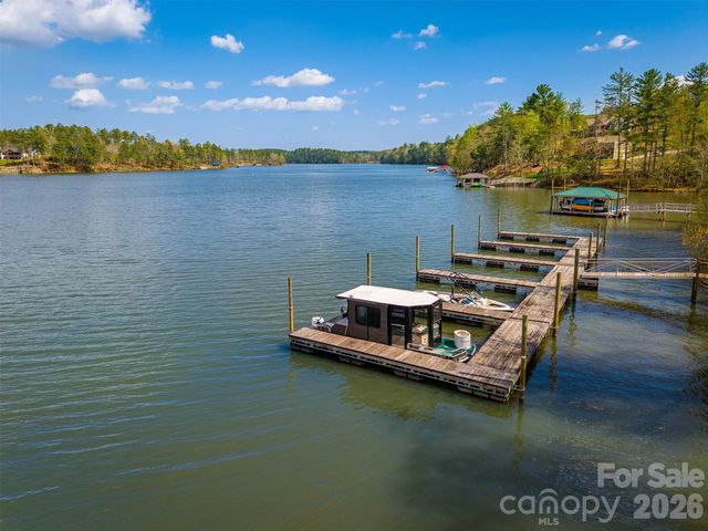 3175 Peninsula Pointe Drive NW, Valdese, NC 28690