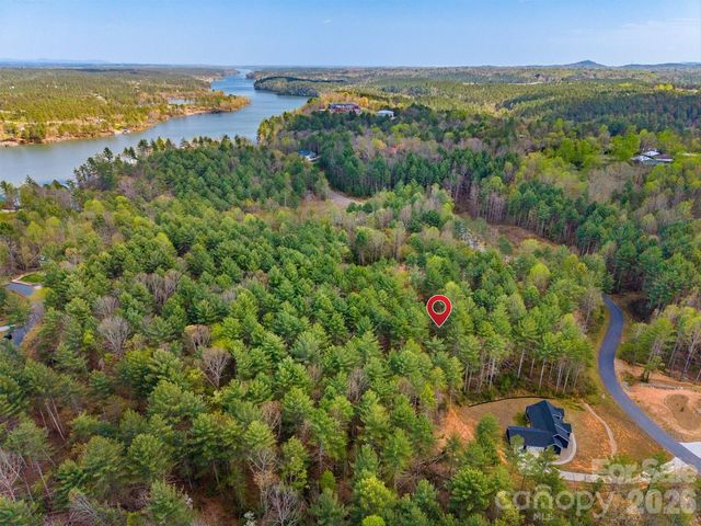 3175 Peninsula Pointe Drive NW, Valdese, NC 28690