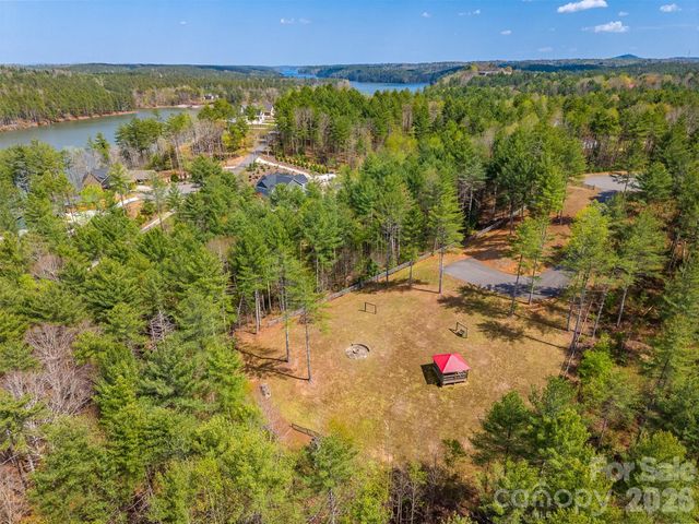 3175 Peninsula Pointe Drive NW, Valdese, NC 28690