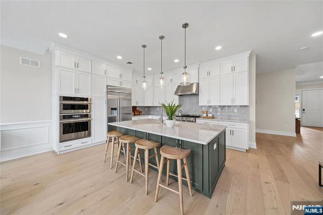 21 Muirfield Lane, River Vale, NJ 07675