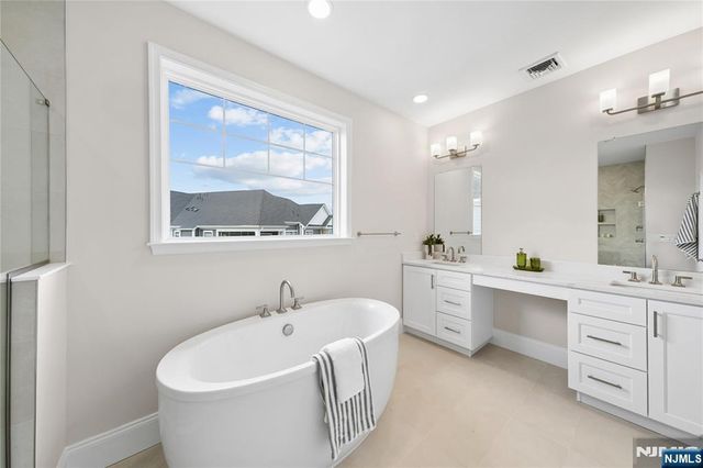 21 Muirfield Lane, River Vale, NJ 07675