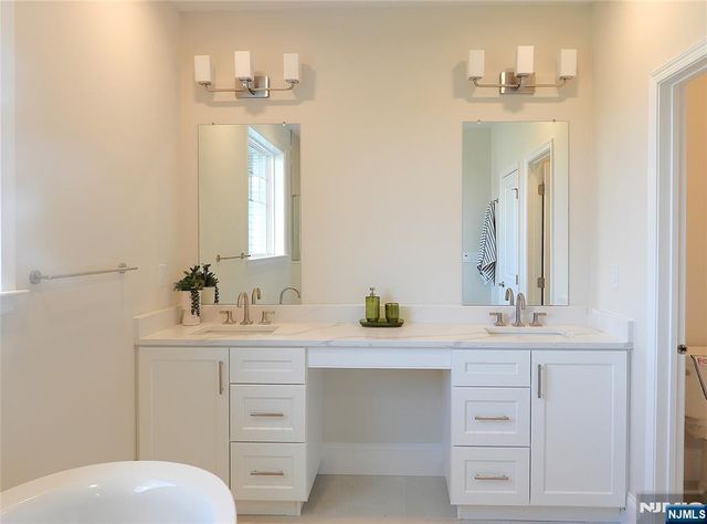 21 Muirfield Lane, River Vale, NJ 07675