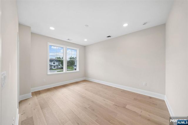 21 Muirfield Lane, River Vale, NJ 07675