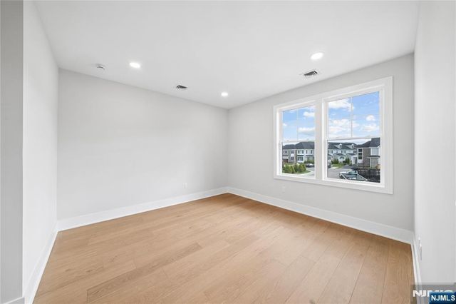 21 Muirfield Lane, River Vale, NJ 07675