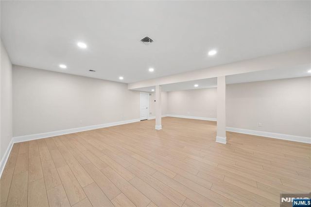 21 Muirfield Lane, River Vale, NJ 07675
