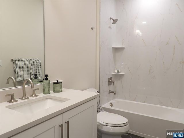 21 Muirfield Lane, River Vale, NJ 07675